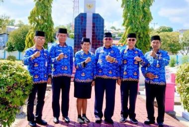 Tabur-bunga-di-TMP Dharma Loka Kupang